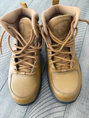 Nike Manoa Leather GS Wheat Black Boots Shoes Kids Size 4.5Y